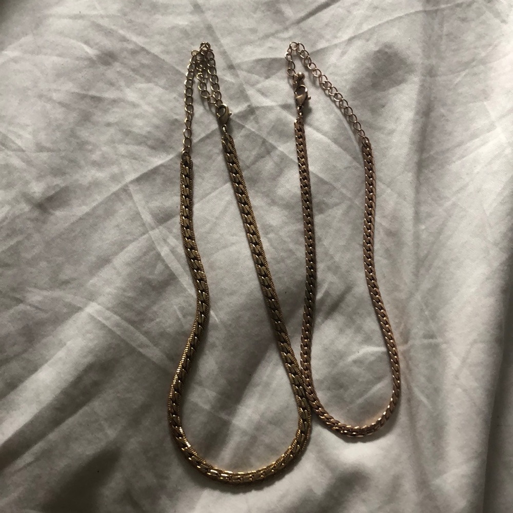 Two necklaces gold and pinkish gold